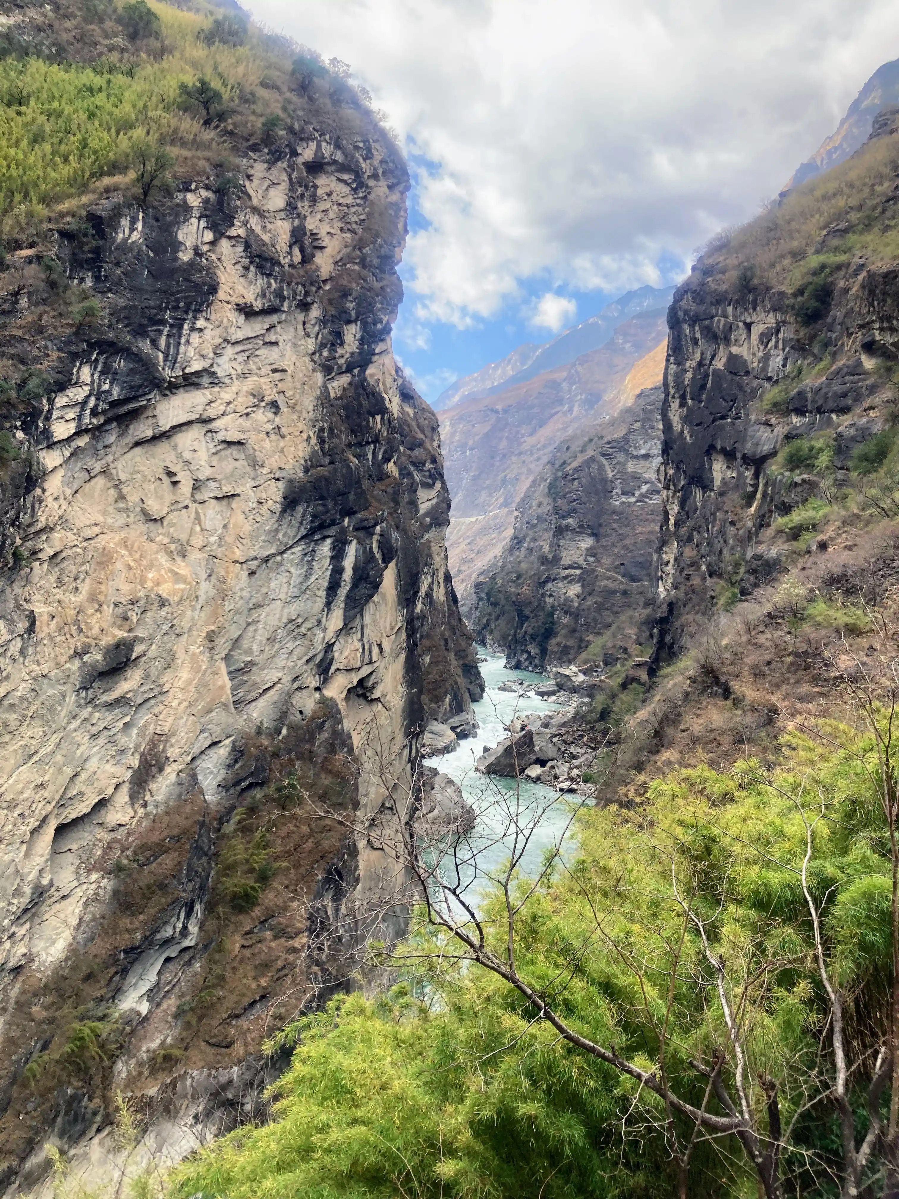 View from the middle Tiger Leaping Gorge