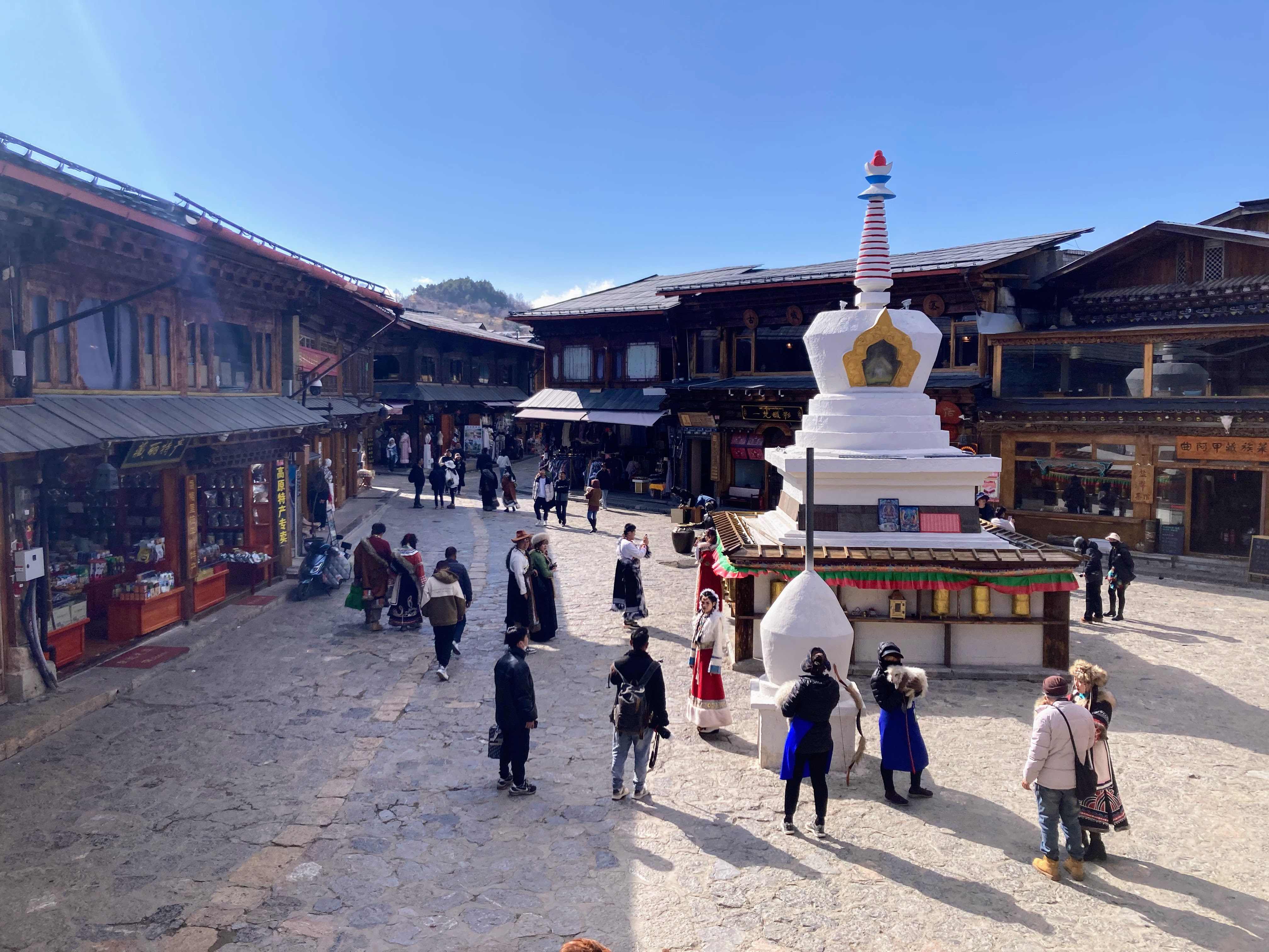 View on the main square of Shangri La